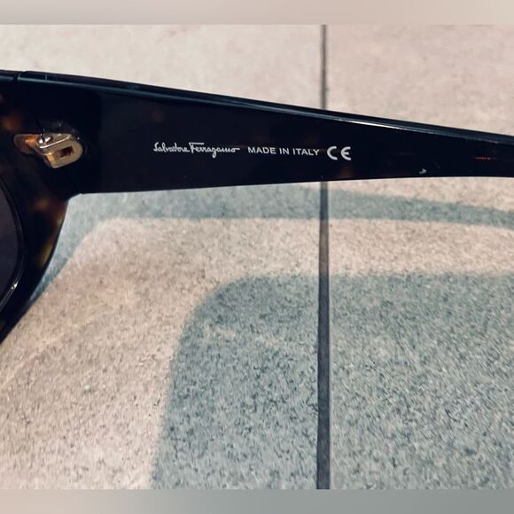 2 Item Bundle - Versace Pumps - sz 7.5 - Black - Salvatore Ferragamo Sunglasses - Picture 14 of 15